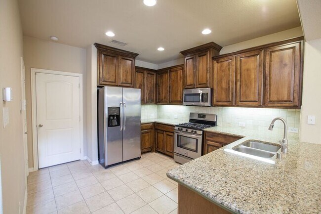 Building Photo - 528 S Greenville Ave