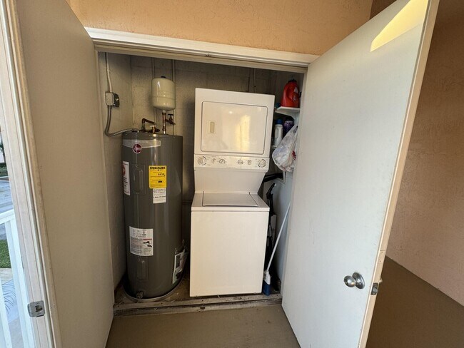 Building Photo - 10015 Perfect Dr