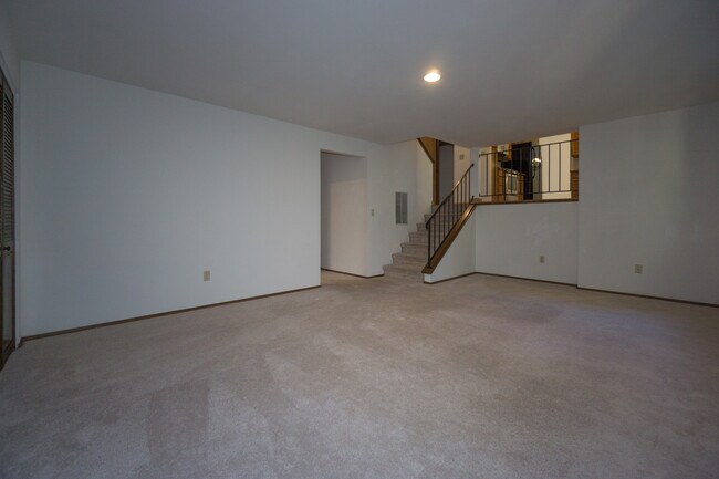 Building Photo - 16708 SE 40th Pl