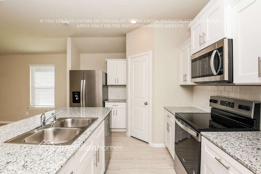 Building Photo - 417 Kaufman Dr