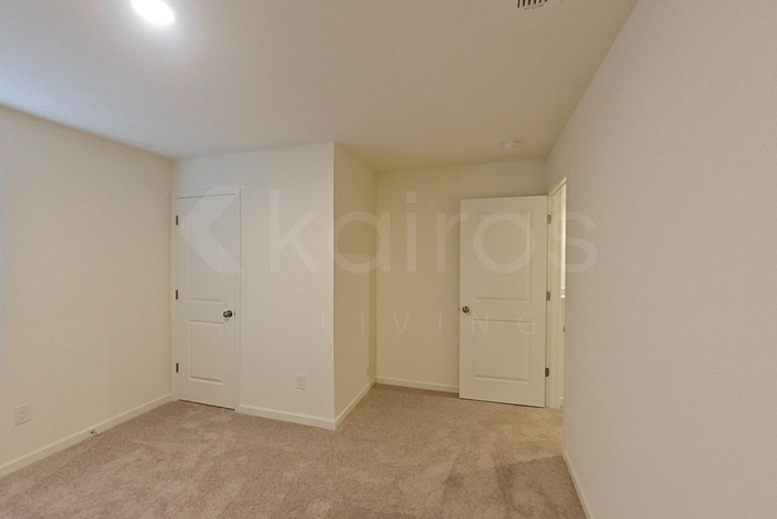 Building Photo - 108 Flat Rock Ml Trl
