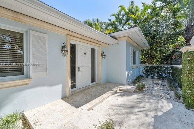 Building Photo - 1037 Alfonso Ave