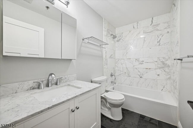 Building Photo - 28 W Main St