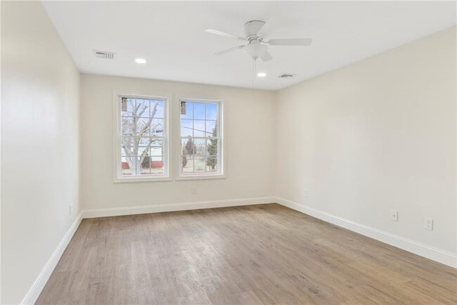 Building Photo - 24 Blackburn St