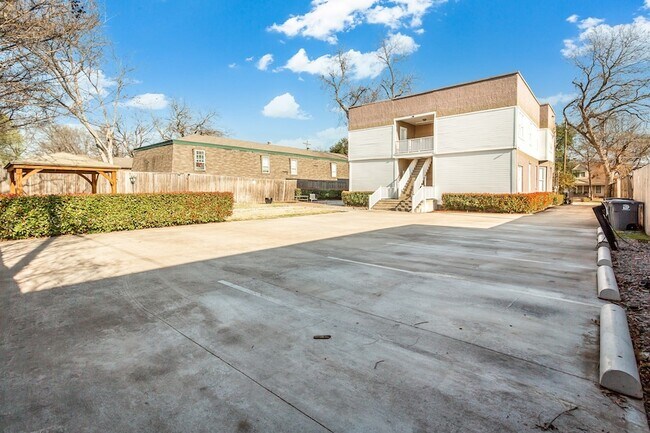 Building Photo - 4719 Junius St