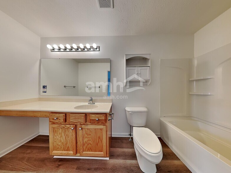 Building Photo - 310 Hennepin Dr