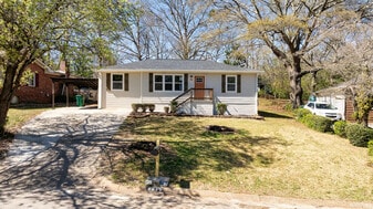 Building Photo - 2215 Gordon Cir SE