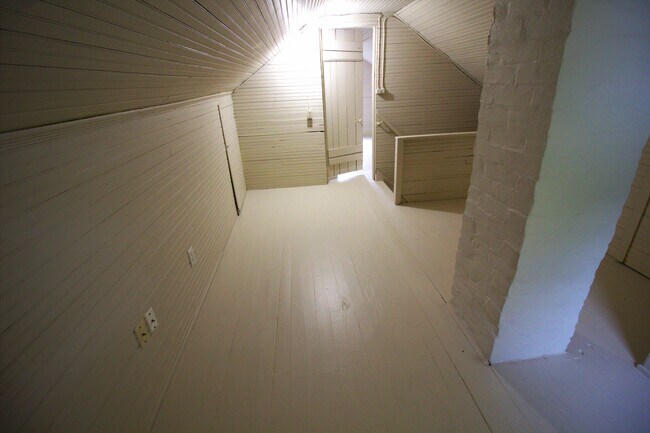 Building Photo - 7831 Camargo Rd