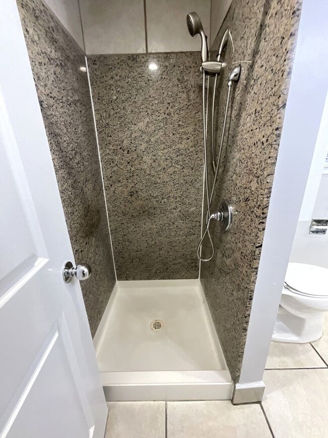 Building Photo - Studio Apartment -Open House  Tuesday at 5pm