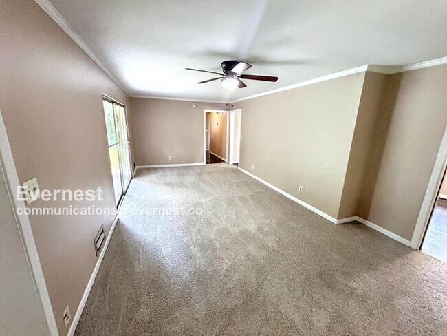 Building Photo - 409 4th Ave