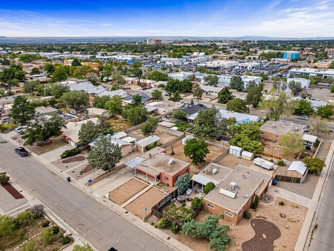 Building Photo - Unfurnished | 2 Bed / 1 Bath | NE Albuquer...