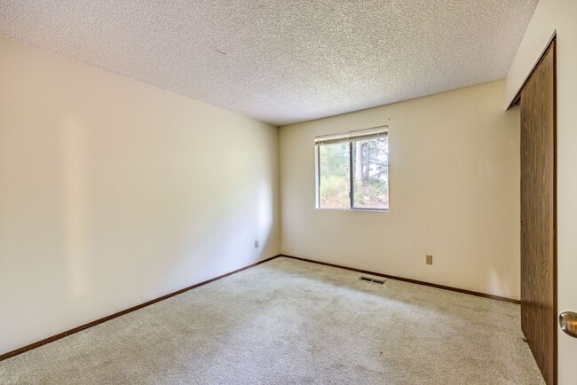 Building Photo - 4617 Basswood Ct SE
