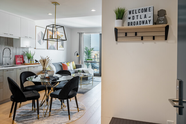 The stylish entryway features a convenient key holder - 400 S Broadway