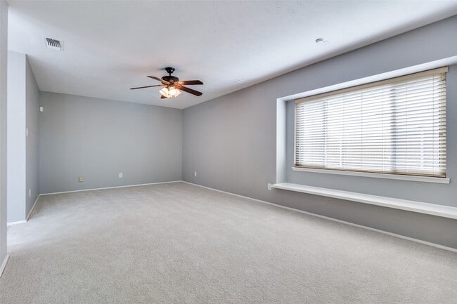 Building Photo - 4552 Fremont Ln