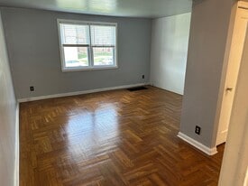 Building Photo - 3117 W 2nd St