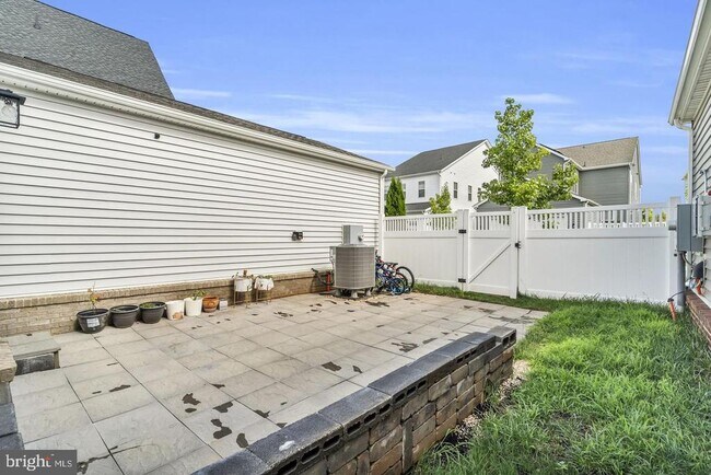 Building Photo - 41919 Spring Air Dr