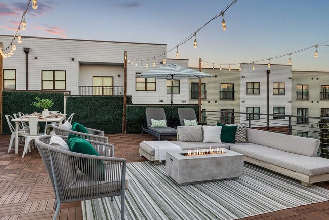 Building Photo - 1114A Wade Ave