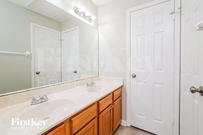 Building Photo - 833 Oak Arbor Cir