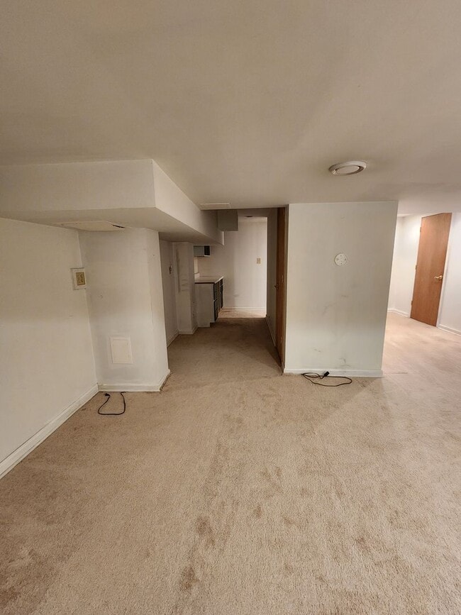 Building Photo - 4 Bedroom Home For Rent in Solon