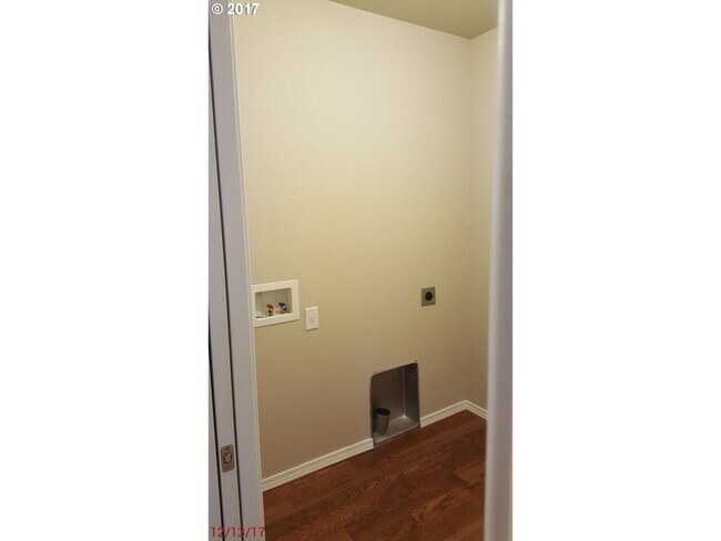 Building Photo - River View