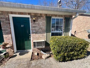 Building Photo - *END UNIT* 1 Bed/1 Bath Apt., Water Included