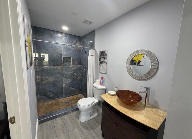 Building Photo - 1392 Riverside Cir