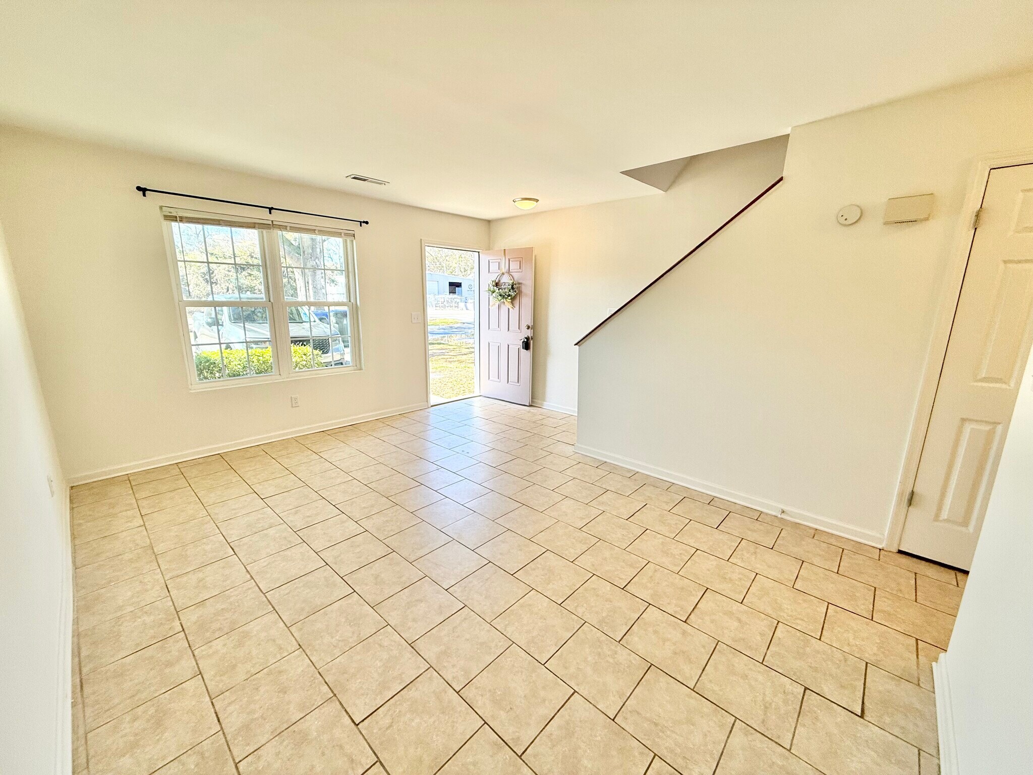 Living Room / Entry - 1st Floor - 274 Fleming Rd