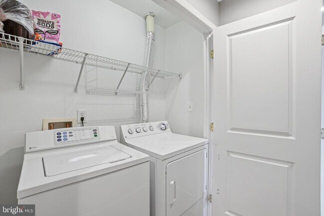 Building Photo - 8133 Dove Cottage Ct