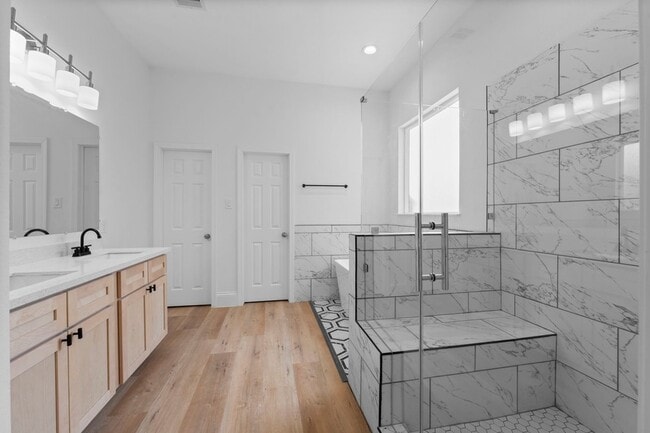 Building Photo - 3531 White Oak Point Dr