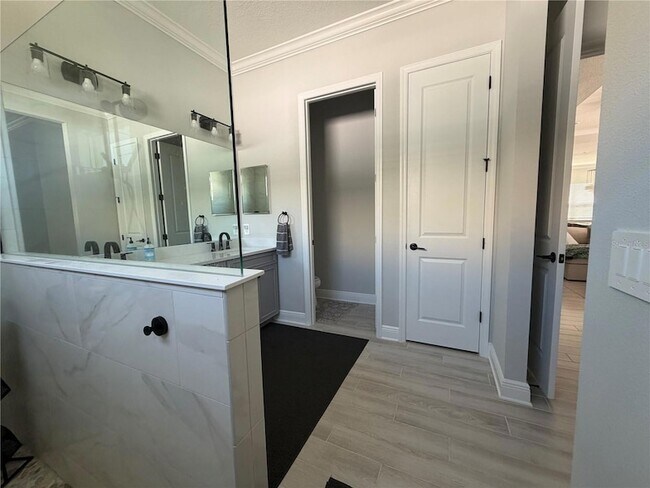 Building Photo - 18817 Valleta Ave