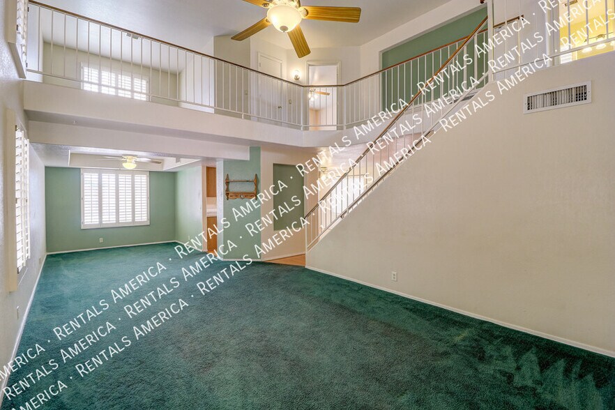 Building Photo - 2517 W Knox Rd