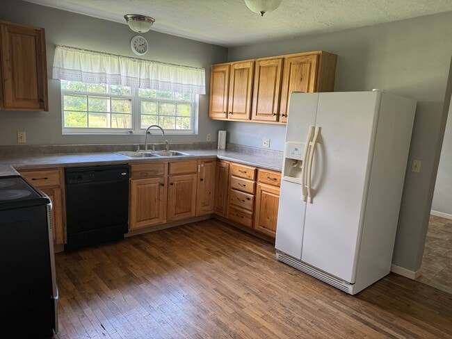 Building Photo - 2590 W Broadway St