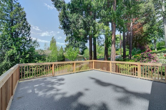 Building Photo - 5Bd/2.25Ba Kirkland Home