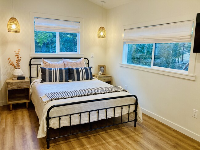 Building Photo - 5265 Loleta Ave