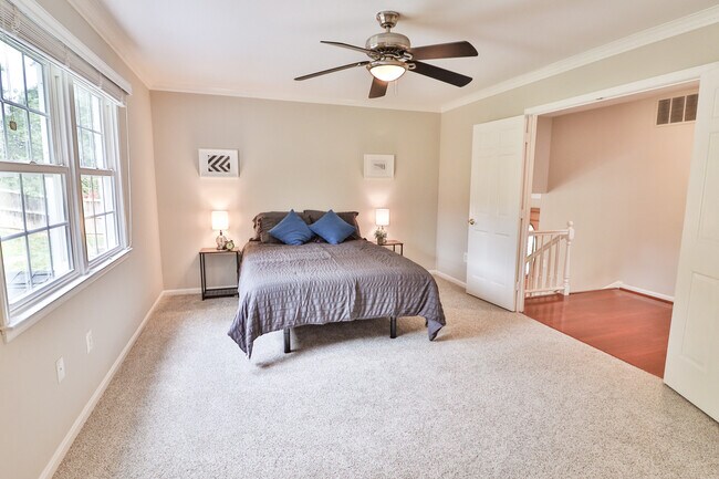 Building Photo - 9633 Cinnamon Creek Dr