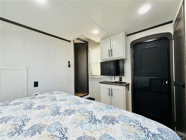 Building Photo - 10725 S Ocean Dr