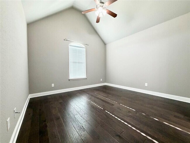 Building Photo - 1309 W Gum St