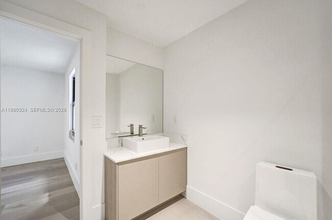 Building Photo - 4100 E Gardenia Ave