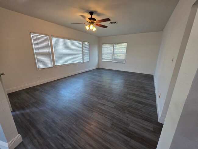 Building Photo - 6305 Almond Dr