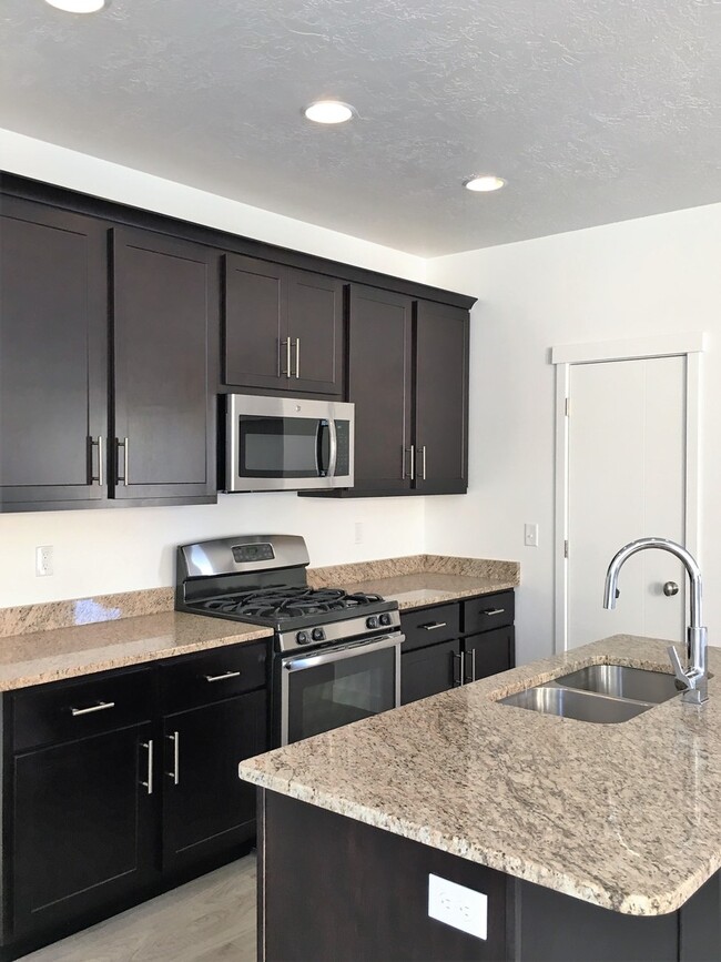 Building Photo - Beautiful 3 Bedroom Home in Herriman with ...