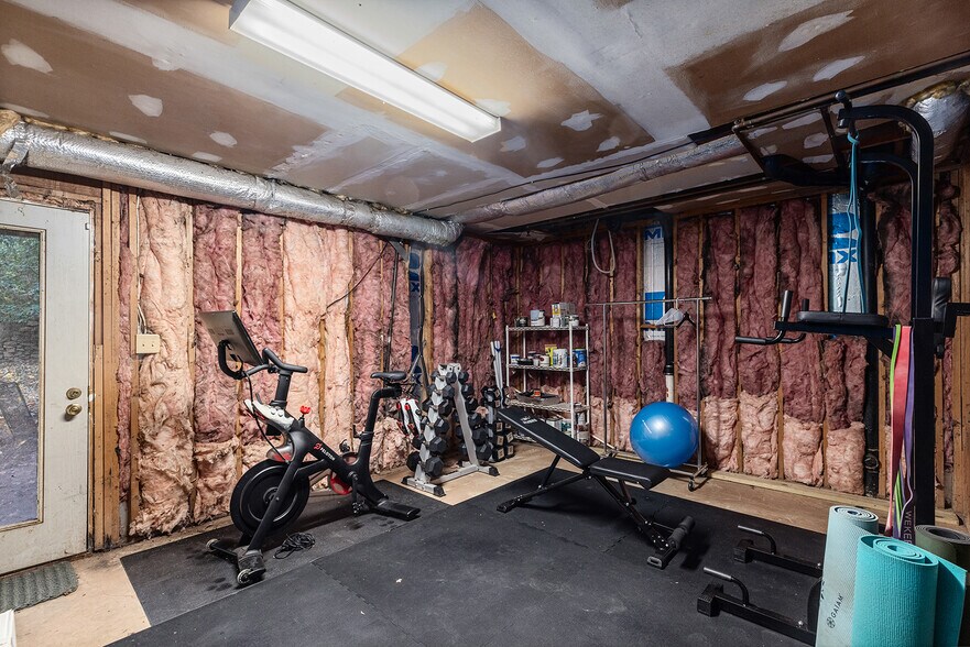 Building Photo - 104 Terrace Dr NE