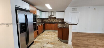 Building Photo - 170 SE 14th St