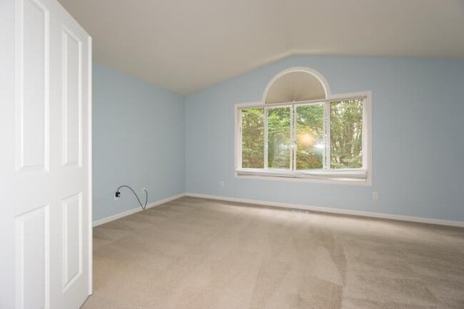 Building Photo - 4 bedroom in Kirkland WA 98033