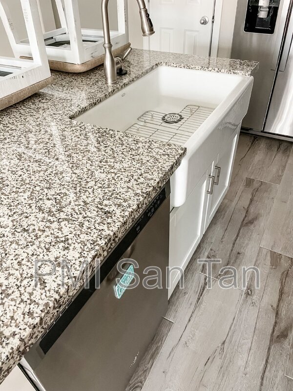 Building Photo - 4754 E Olive Ave