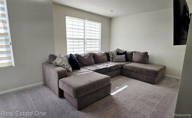 Building Photo - 2720 Tulip Wy