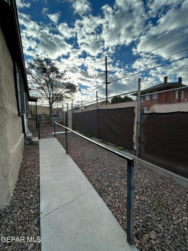 Building Photo - 1546 Upson Dr