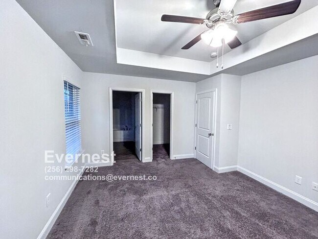 Building Photo - 4-Bedroom, 2-Bathroom Home with Modern App...