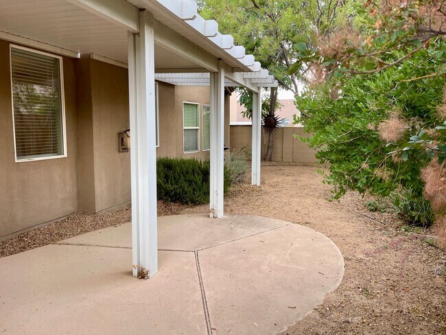 Building Photo - Rio Grande Home
