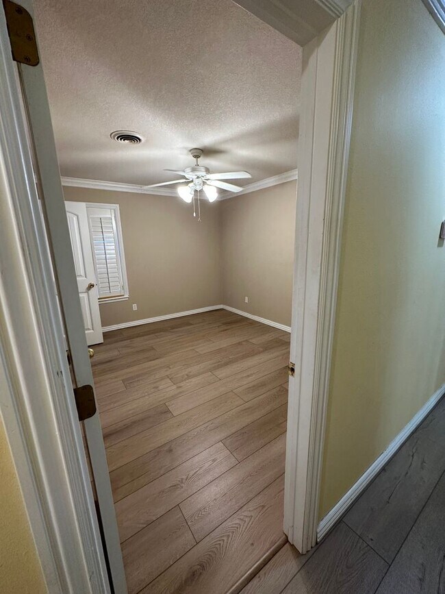 Building Photo - 3318 Erin Oaks Ct