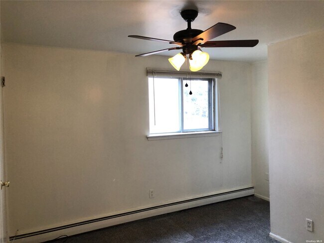Building Photo - 653 Meadow Rd